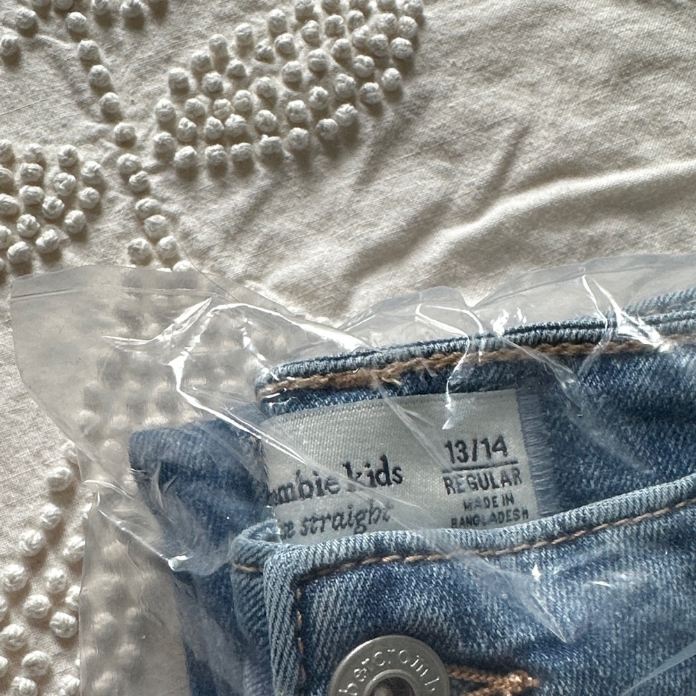 Abercrombie Kids Light Blue Denim Jeans - Picture 2 of 8